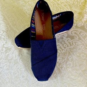 TOMS navy canvas shoes